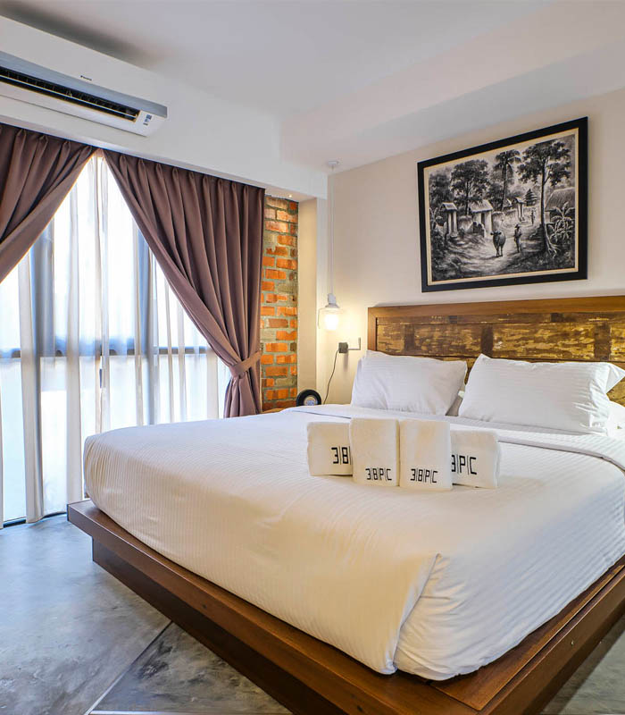 JUNIOR KING SUITE